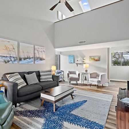 Coastal Oasis With Pool - Walk To Coligny Beach Park Pulau Hilton Head Luaran gambar