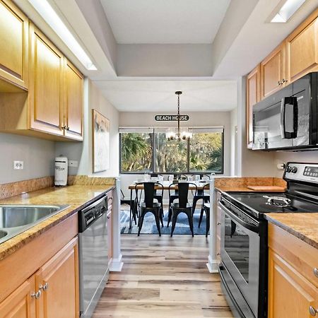 Coastal Oasis With Pool - Walk To Coligny Beach Park Pulau Hilton Head Luaran gambar