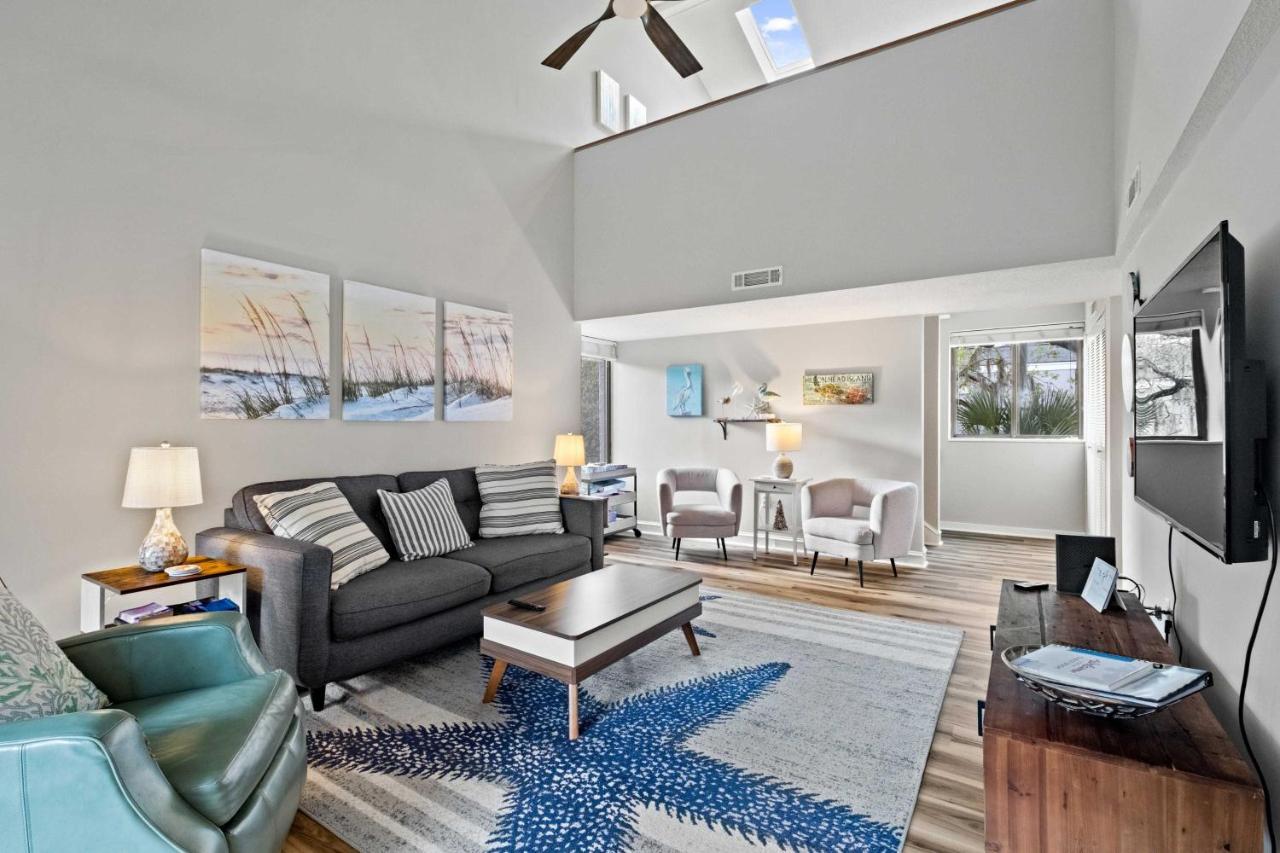 Coastal Oasis With Pool - Walk To Coligny Beach Park Pulau Hilton Head Luaran gambar
