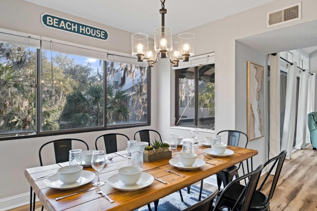 Coastal Oasis With Pool - Walk To Coligny Beach Park Pulau Hilton Head Luaran gambar