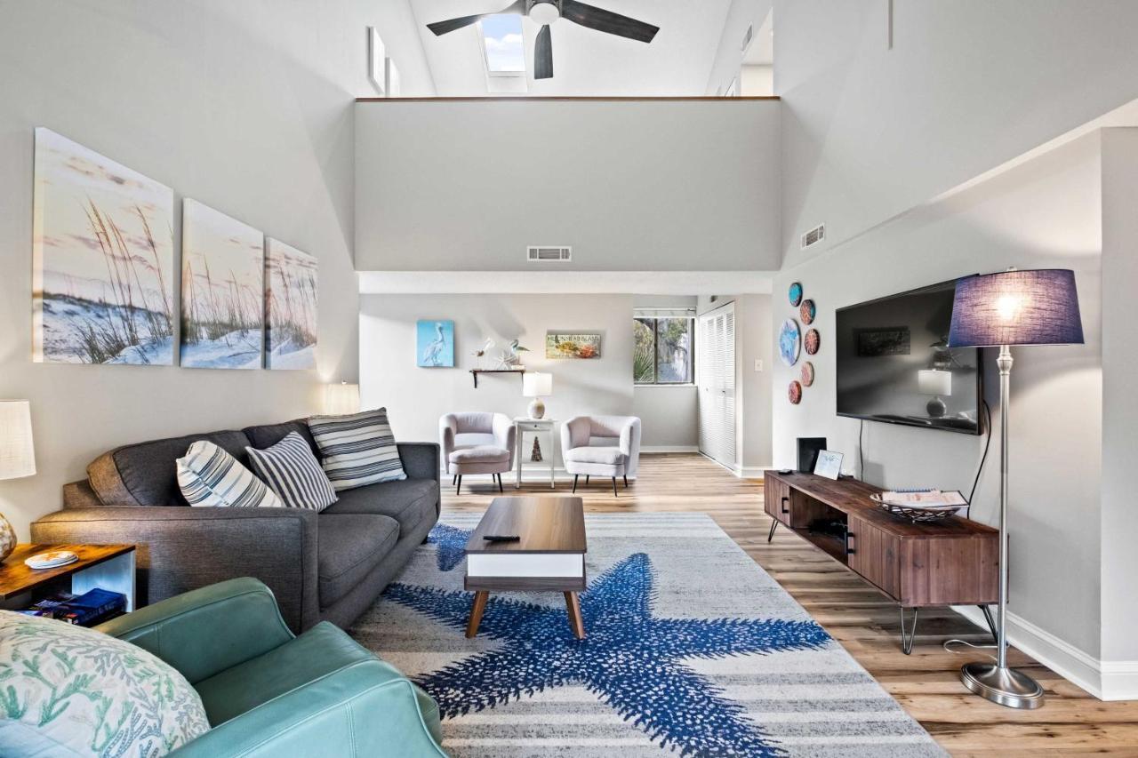 Coastal Oasis With Pool - Walk To Coligny Beach Park Pulau Hilton Head Luaran gambar