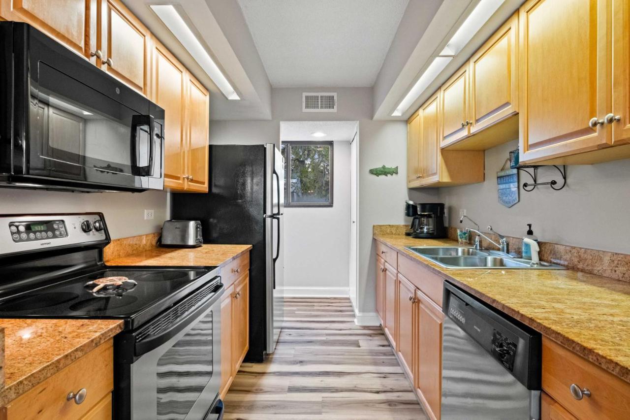 Coastal Oasis With Pool - Walk To Coligny Beach Park Pulau Hilton Head Luaran gambar