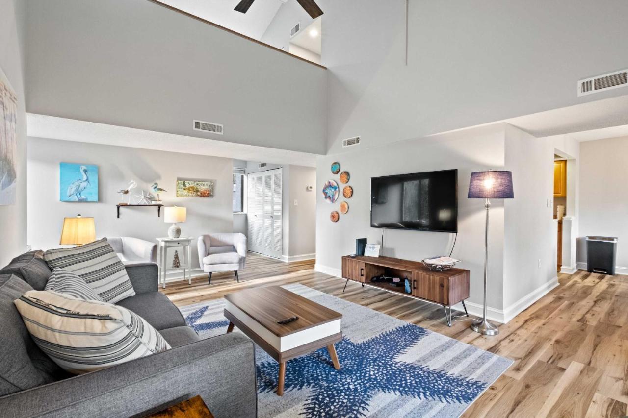 Coastal Oasis With Pool - Walk To Coligny Beach Park Pulau Hilton Head Luaran gambar