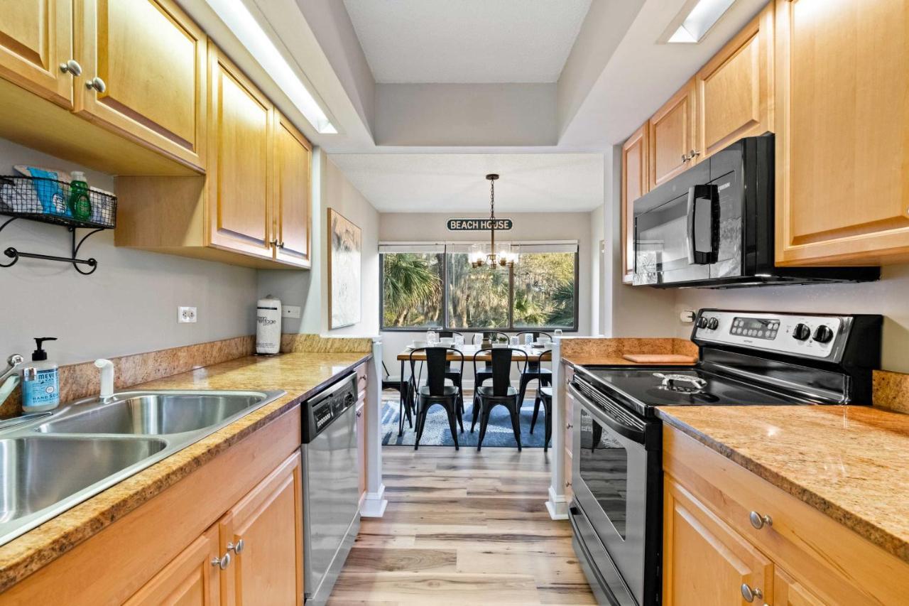 Coastal Oasis With Pool - Walk To Coligny Beach Park Pulau Hilton Head Luaran gambar
