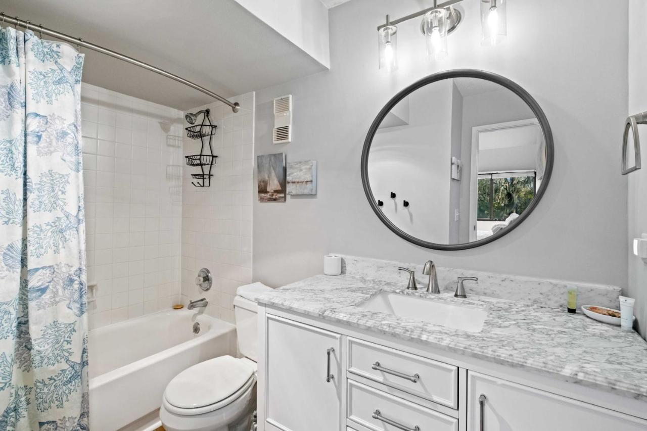Coastal Oasis With Pool - Walk To Coligny Beach Park Pulau Hilton Head Luaran gambar