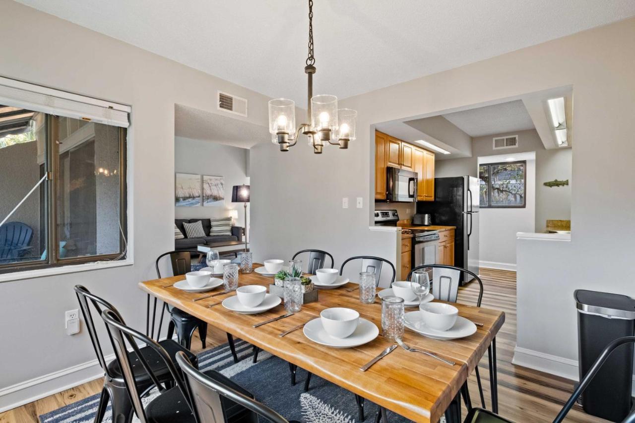 Coastal Oasis With Pool - Walk To Coligny Beach Park Pulau Hilton Head Luaran gambar